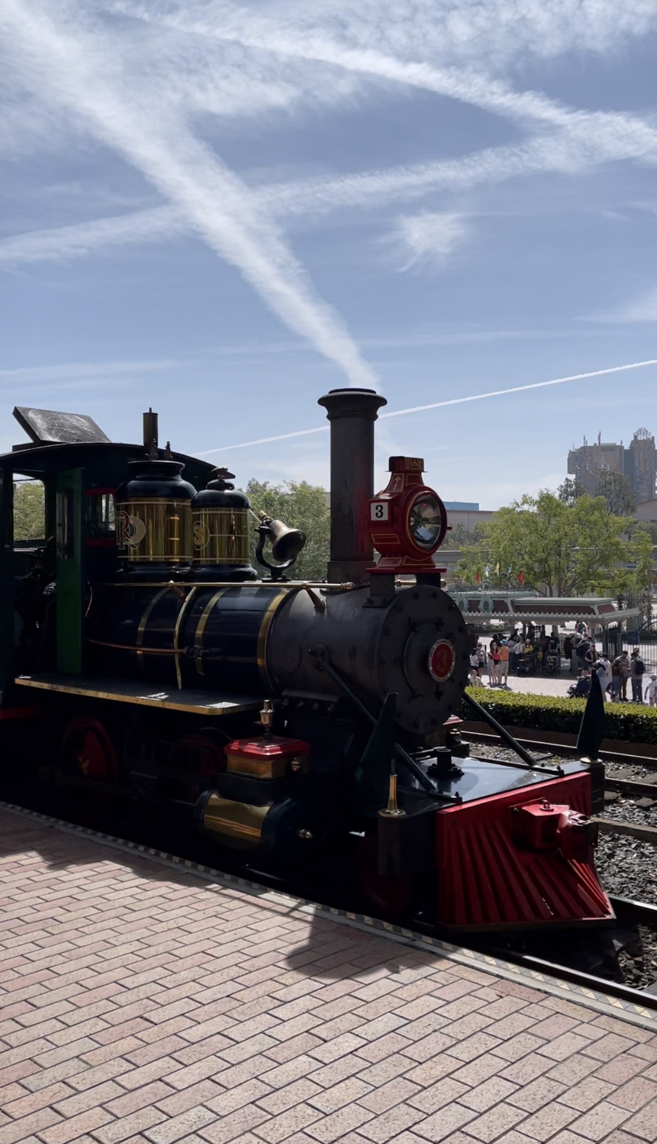 Disneyland Railroad: Full Ride POV in 4K post thumbnail image