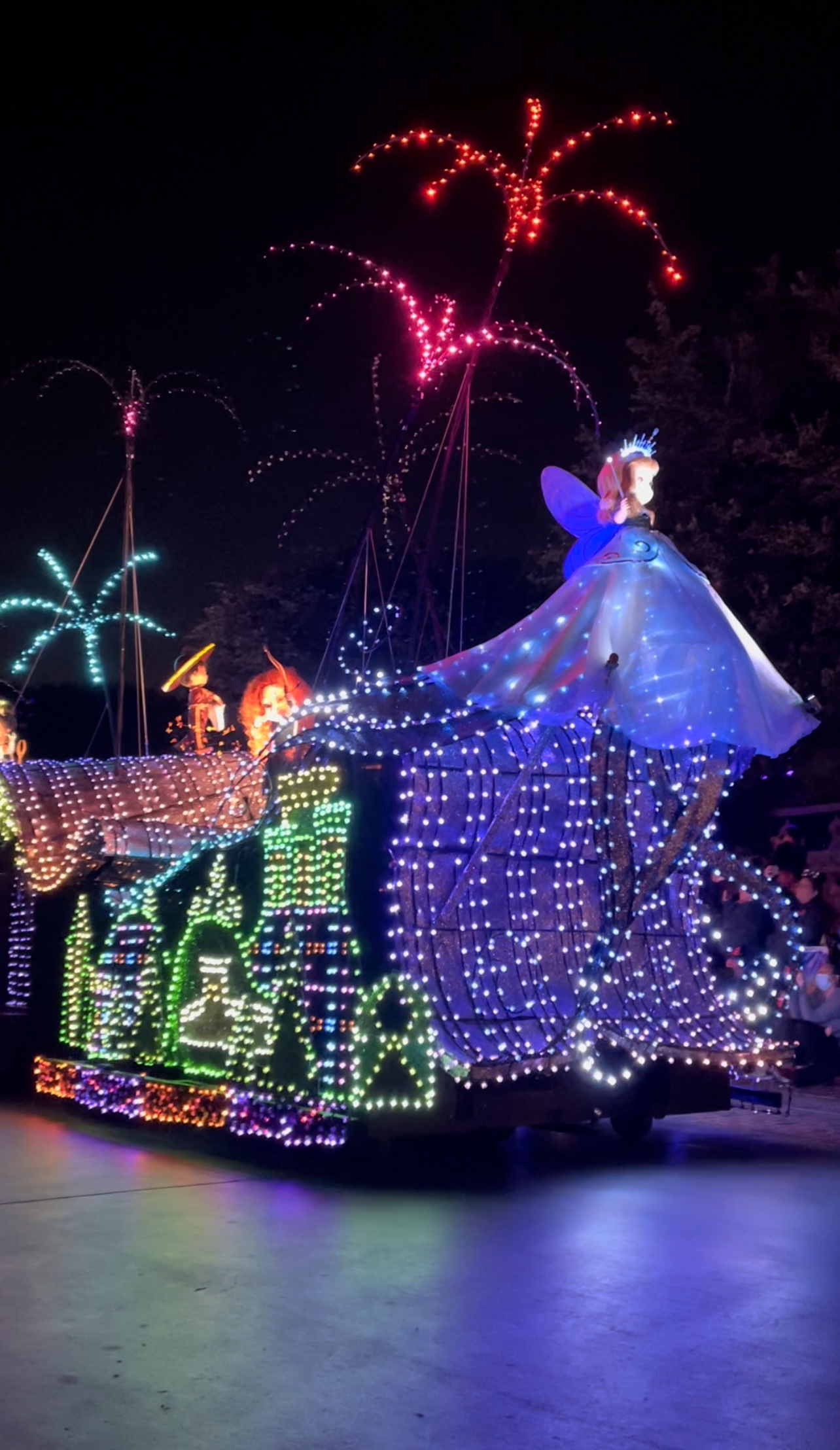 The Main Street Electrical Parade is back at Disneyland with a New Float for 2022! post thumbnail image