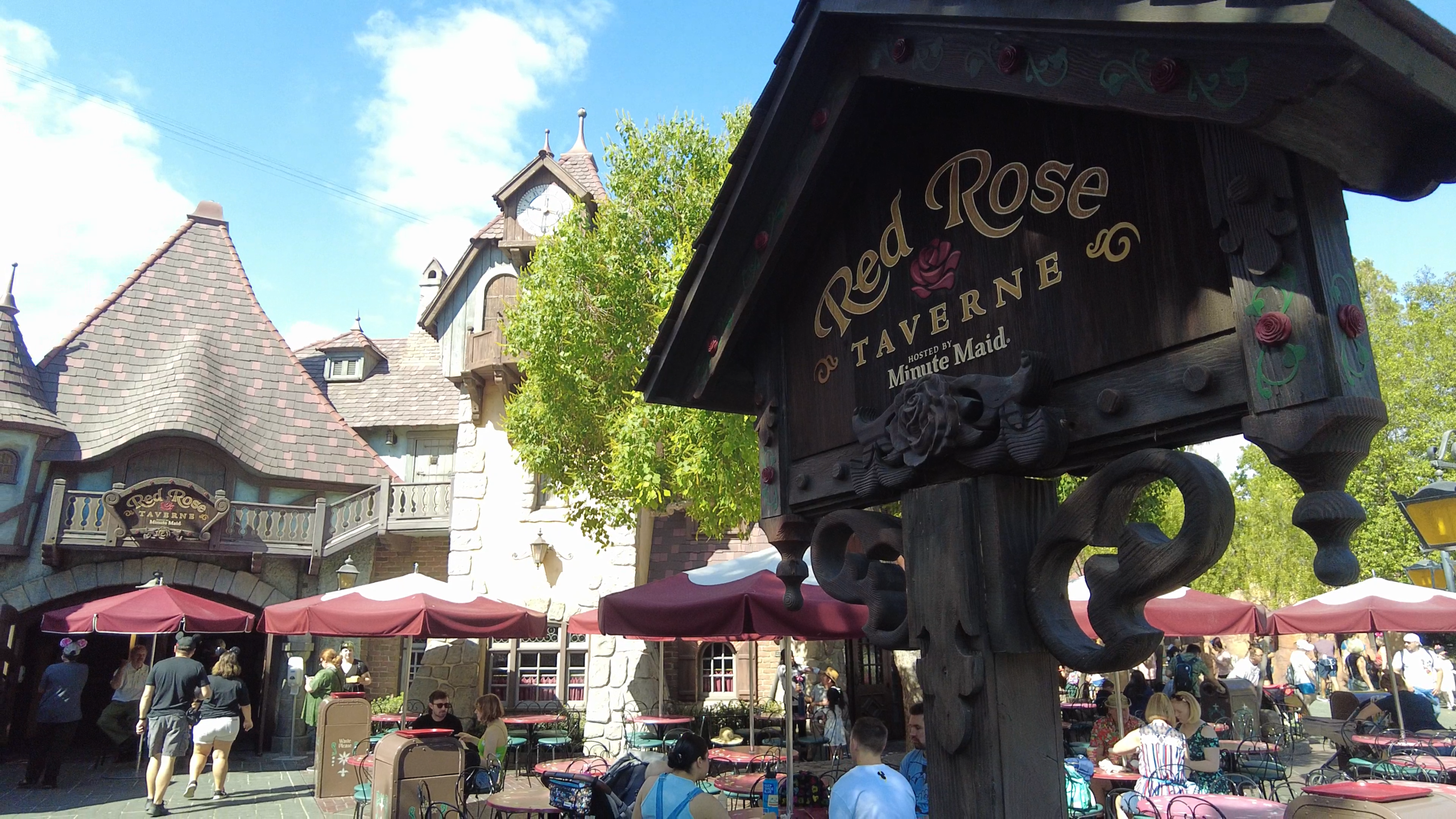 Disneyland Dining Guide: Red Rose Tavern Quick Service Restaurant post thumbnail image